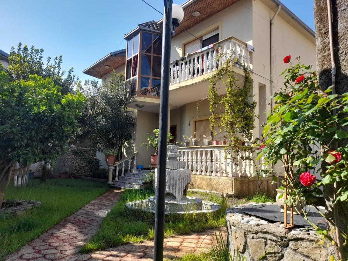 Gather Inn Guest House Shkodër Esterno foto